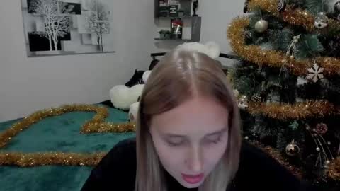 Snapshot of linatruly chatting on 12.16.24 Lina online show from 12.16.24