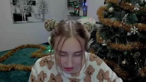 Snapshot of linatruly chatting on 12.18.24 Lina online show from 12.18.24