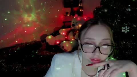 Snapshot of linatruly chatting on 12.30.24 Lina online show from 12.30.24