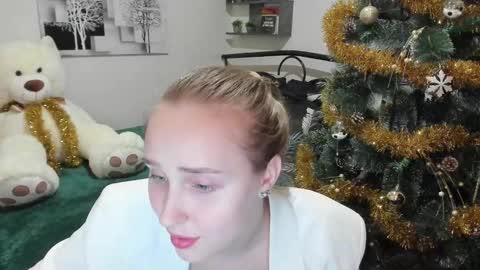Snapshot of linatruly chatting on 01.12.25 Lina online show from 01.12.25