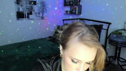 Snapshot of linatruly chatting on 01.22.25 Lina online show from 01.22.25