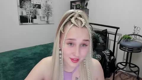 Snapshot of linatruly chatting on 02.18.25 Lina online show from 02.18.25