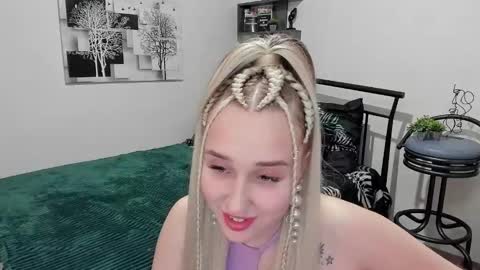 Snapshot of linatruly chatting on 02.18.25 Lina online show from 02.18.25