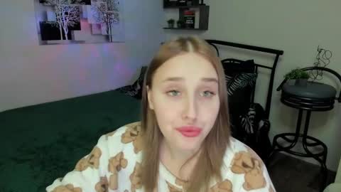 Snapshot of linatruly chatting on 02.27.25 Lina online show from 02.27.25