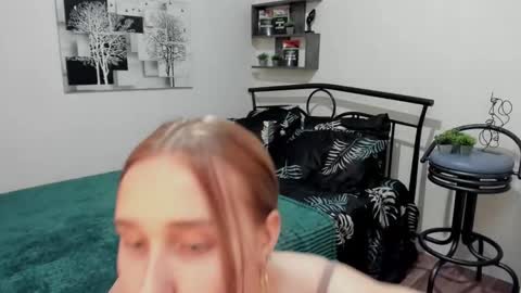 Snapshot of linatruly chatting on 03.07.25 Lina online show from 03.07.25