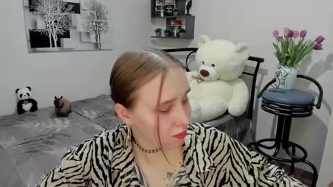 Snapshot of linatruly chatting on 03.08.25 Lina online show from 03.08.25