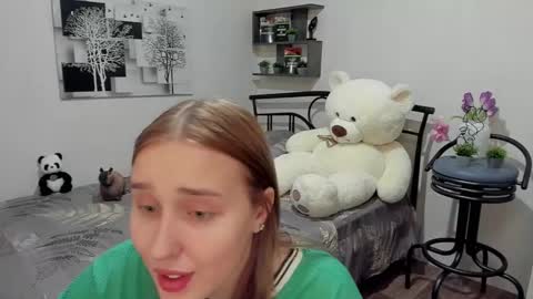 Snapshot of linatruly chatting on 03.11.25 Lina online show from 03.11.25