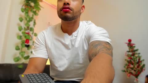 Snapshot of lincom_amith chatting on 12.22.24 lincom amith online show from 12.22.24