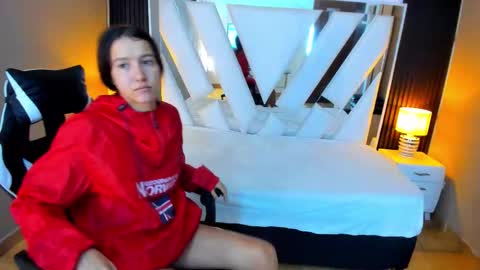 Snapshot of linda4petite chatting on 10.12.25 Linda online show from 10.12.25