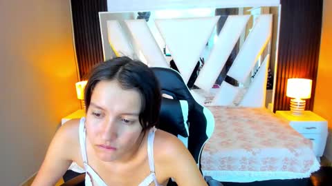 Snapshot of linda4petite chatting on 10.22.25 Linda online show from 10.22.25
