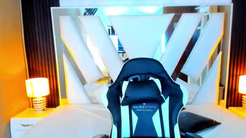 Snapshot of linda4petite chatting on 10.24.25 Linda online show from 10.24.25