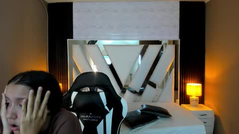 Snapshot of linda4petite chatting on 10.26.25 Linda online show from 10.26.25