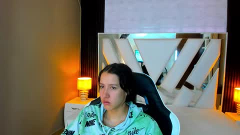 Snapshot of linda4petite chatting on 11.02.25 Linda online show from 11.02.25