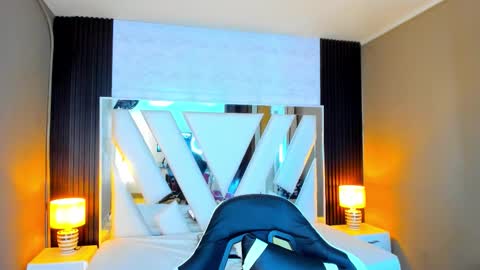 Snapshot of linda4petite chatting on 11.03.25 Linda online show from 11.03.25