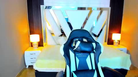 Snapshot of linda4petite chatting on 11.05.25 Linda online show from 11.05.25