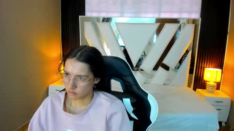 Snapshot of linda4petite chatting on 11.09.25 Linda online show from 11.09.25