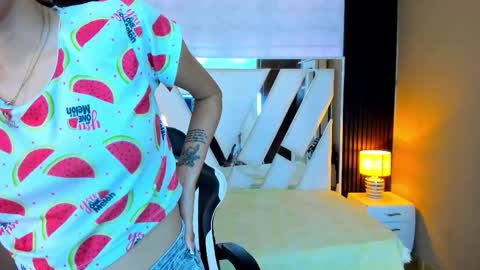 Snapshot of linda4petite chatting on 11.12.25 Linda online show from 11.12.25