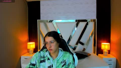 Snapshot of linda4petite chatting on 11.16.25 Linda online show from 11.16.25