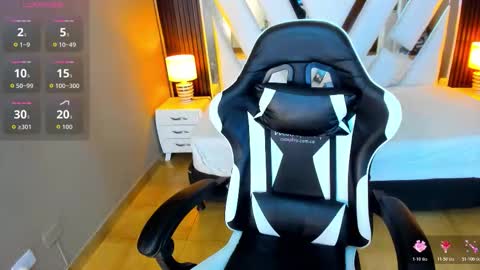 Snapshot of linda4petite chatting on 11.21.25 Linda online show from 11.21.25