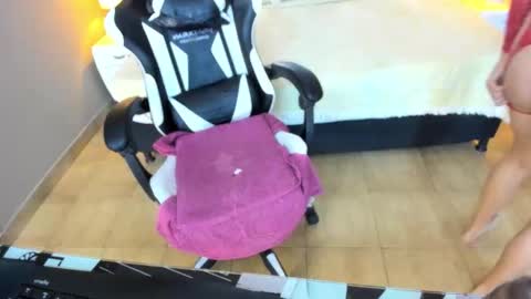 Snapshot of linda4petite chatting on 12.15.25 Linda online show from 12.15.25