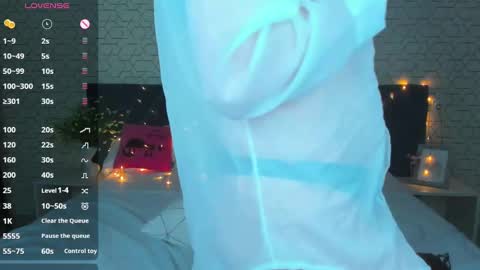 Snapshot of linda__bryant chatting on 02.01.25 Linda GMT2 Mon Tu Fri Sa Su 0300am-1000 am online show from 02.01.25