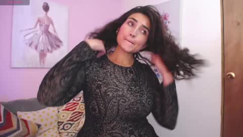 Maria Paula online show from 03.06.25