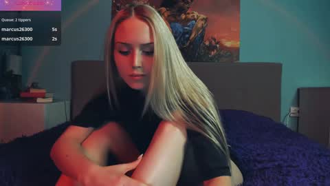 Snapshot of linda_roxy chatting on 02.04.25 Linda online show from 02.04.25