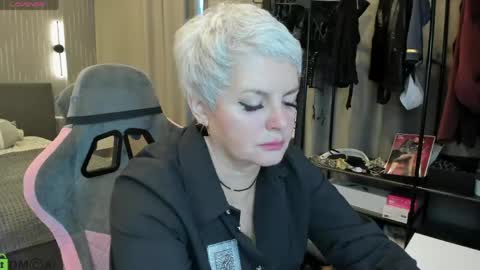 Linda Zefir online show from 04.20.26