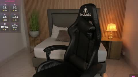 Snapshot of lindaa_natashaa chatting on 01.22.25 L I N D A online show from 01.22.25