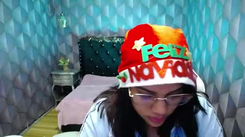 Snapshot of lindabreexlove chatting on 12.17.24    online show from 12.17.24