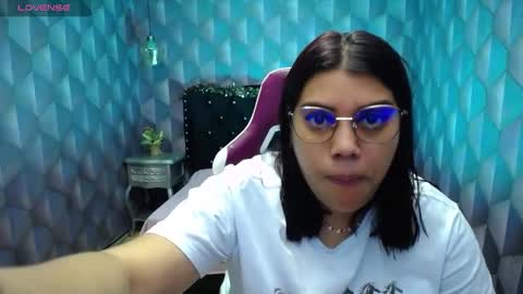 Snapshot of lindabreexlove chatting on 12.18.24    online show from 12.18.24