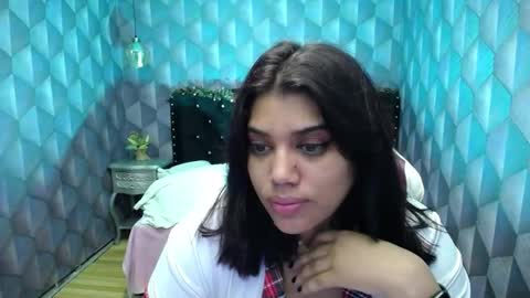 Snapshot of lindabreexlove chatting on 12.18.24    online show from 12.18.24