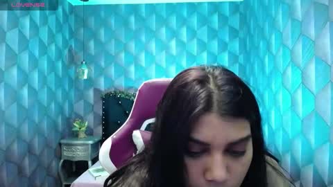Snapshot of lindabreexlove chatting on 12.19.24    online show from 12.19.24