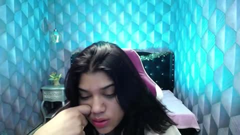 Snapshot of lindabreexlove chatting on 12.20.24    online show from 12.20.24