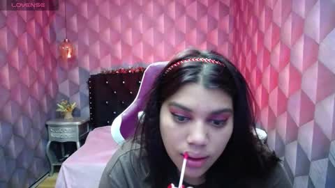 Snapshot of lindabreexlove chatting on 12.26.24    online show from 12.26.24