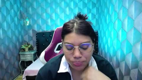 Snapshot of lindabreexlove chatting on 12.27.24    online show from 12.27.24