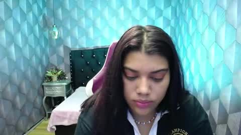 Snapshot of lindabreexlove chatting on 12.27.24    online show from 12.27.24