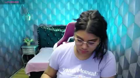 Snapshot of lindabreexlove chatting on 12.29.24    online show from 12.29.24