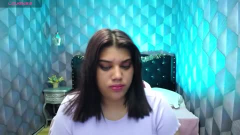Snapshot of lindabreexlove chatting on 12.29.24    online show from 12.29.24