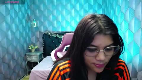 Snapshot of lindabreexlove chatting on 12.30.24    online show from 12.30.24