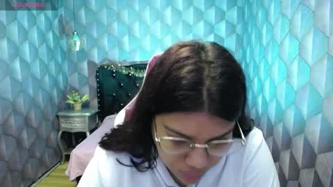 Snapshot of lindabreexlove chatting on 12.31.24    online show from 12.31.24