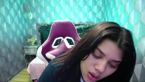 Snapshot of lindabreexlove chatting on 01.05.25    online show from 01.05.25