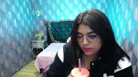 Snapshot of lindabreexlove chatting on 01.07.25    online show from 01.07.25