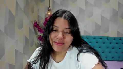 Snapshot of lindabreexlove chatting on 10.04.25    online show from 10.04.25