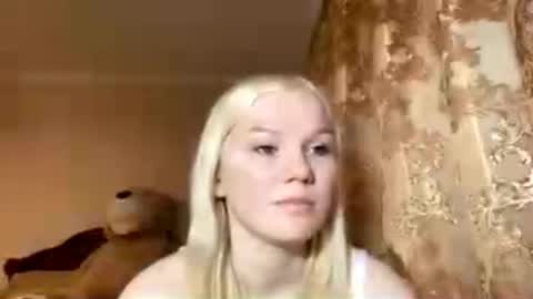 Snapshot of lindabreines chatting on 12.01.25 Luna online show from 12.01.25