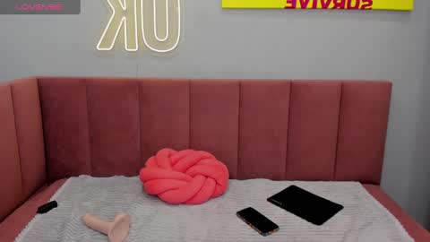 Snapshot of lindainsatiable chatting on 01.30.25 Linda online show from 01.30.25