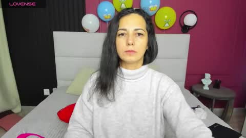 Snapshot of lindainsatiable chatting on 10.03.25 Linda online show from 10.03.25