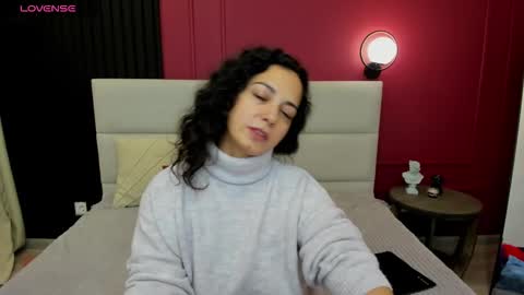 Snapshot of lindainsatiable chatting on 10.10.25 Linda online show from 10.10.25