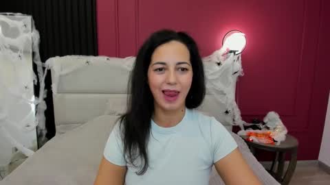 Snapshot of lindainsatiable chatting on 10.23.25 Linda online show from 10.23.25