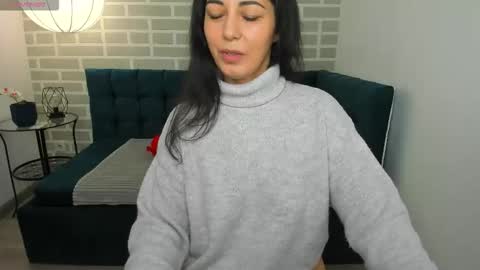 Snapshot of lindainsatiable chatting on 11.11.25 Linda online show from 11.11.25